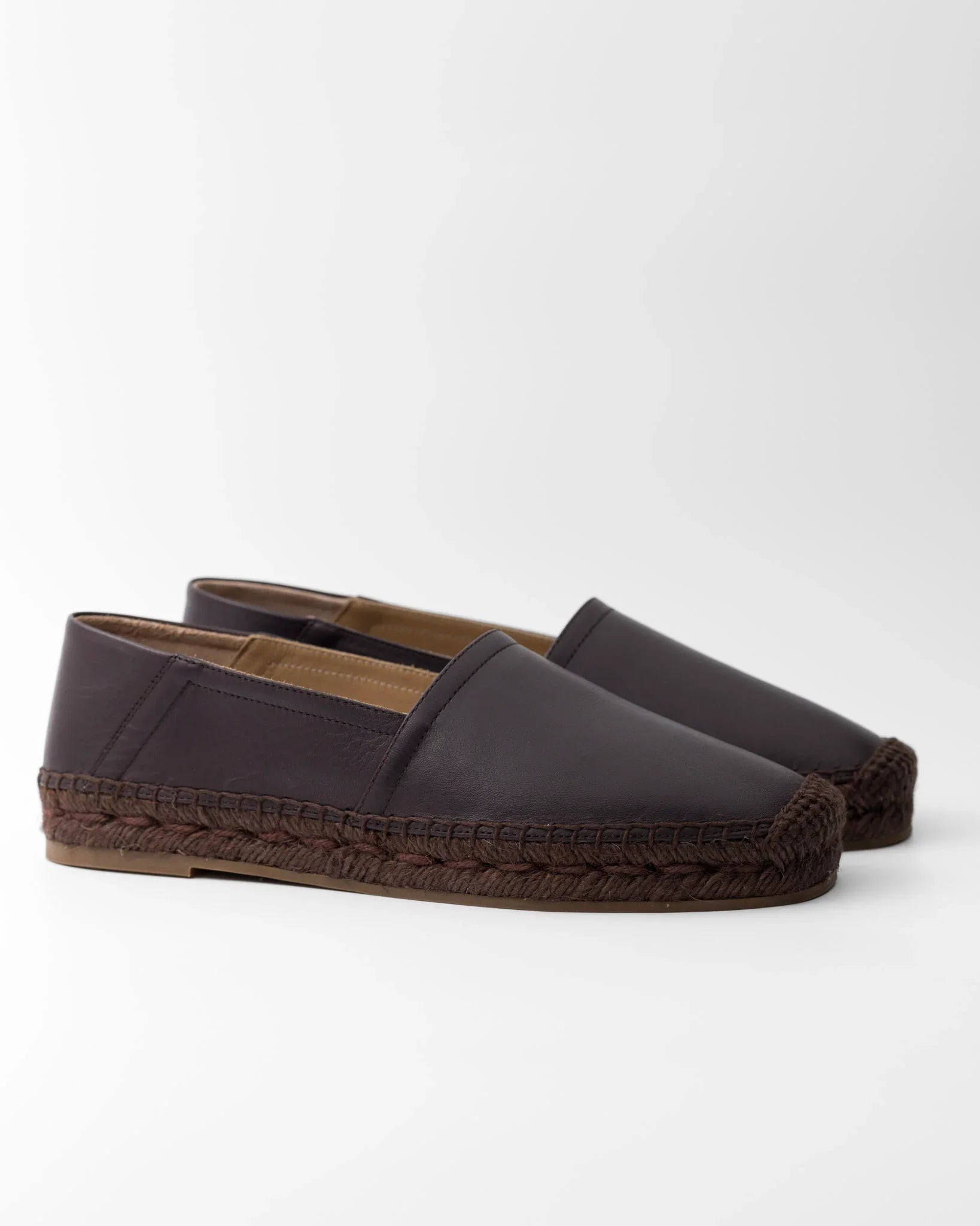 Scarpe da donna in pelle marrone con suola intrecciata, stile espadrillas comode e casual