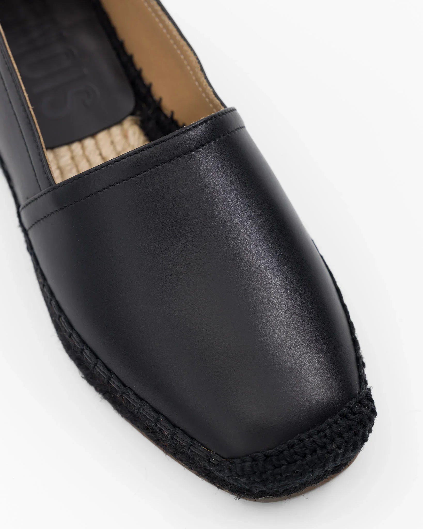 Scarpe nere in pelle con suola intrecciata, stile espadrille elegante e comodo