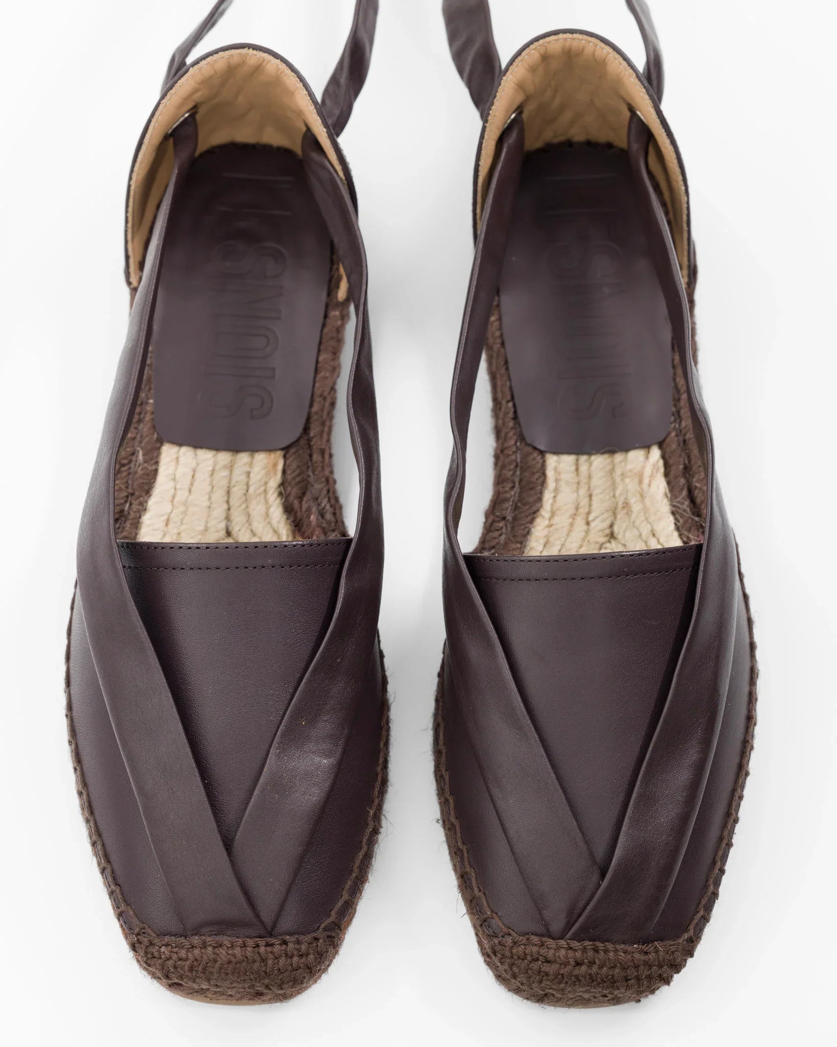 Scarpe da donna in pelle marrone con suola intrecciata, design elegante e confortevole